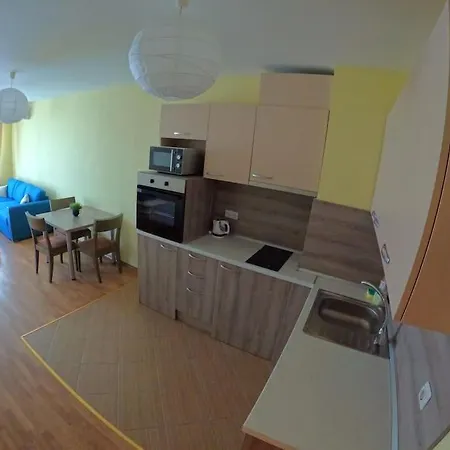 Darelina In The Center Of Apartment