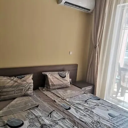 Darelina In The Center Of Apartment Sofia
